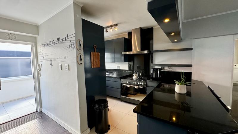 2 Bedroom Property for Sale in Sea Point Western Cape